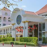 Supicha pool access hotel