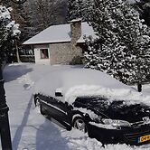 Spacious Chalet near Forest