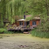 Delightful Chalet in Opglabbeek near Lake