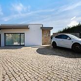 Alluring Villa in Salir de Matos near Coast