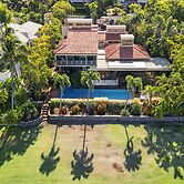 Huaka Mahina 4 Bedroom Home by RedAwning