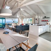 Hanalei Beachfront 3 Bedroom Home by RedAwning