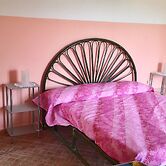 Room-michelangelo House, Mono