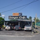 SPOT ON 89821 Batu Maung Sempoi Inn And Cafe