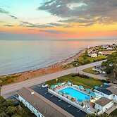 Rye Motor Inn - Oceanfront, Walk to Beach