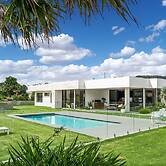 Your Luxury Escape - Scenic Vista