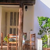 Foximanna on the North Floor in a Villa Surrounded by Greenery Facing 