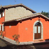 Red House/casa Rossa - Near Civita Di Bagnoregio