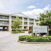 Island Inn & Suites, an Ascend Collection Hotel