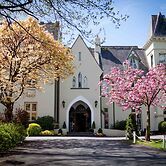 The Glen Yr Afon House Hotel