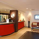 Macdonald Dona Lola Club