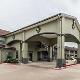 Quality Inn & Suites Bridge City/Orange