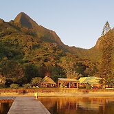 Linareva Moorea Beach Resort