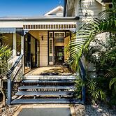 Bowen Terrace Accommodation