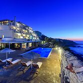 Cavos Bay Hotel and Studios