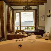 La Sirenuse Lake Resort