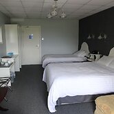 5 Corners Guest Inn