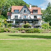 Craig-y-Dderwen Riverside Hotel