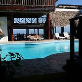 La Delphina B&B Bar and Grill Hotel