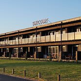 Suncourt Hotel & Conference Centre