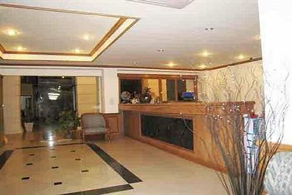 Rafael Mansion Bangkok Aiport