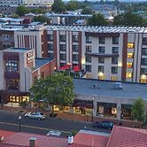 Hotel Warner