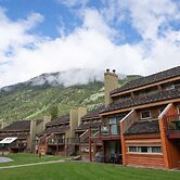 Panorama Vacation Retreat at Horsethief Lodge