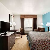 Days Inn & Suites by Wyndham Conroe North