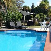 Colonial House Motel