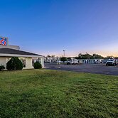 Motel 6 Sulphur Springs, TX