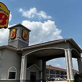 Super 8 by Wyndham Houston North I-45