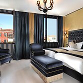 Carnival Palace Hotel