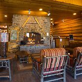 Headwaters Lodge & Cabins at Flagg Ranch