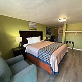 Executive Inn and Kitchenette Suites