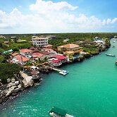 Angermeyer Waterfront Inn