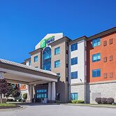 Holiday Inn Express and Suites Kansas City Airport by IHG