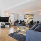 Inviting 7-bed House With sea Views in Hythe