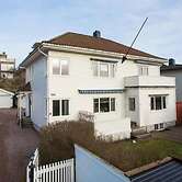 StayPlus Central Five Bedroom Home