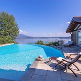 Paradis Relais Infinity Pool Lake View