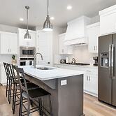 Family Fun Getaway #2333 5 Bedroom Townhouse by Redawning