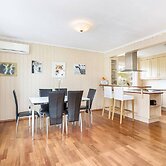 StayPlus 3BR City Apartment With Garden