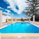 Villa in Villamuriel With Pool and Barbecue