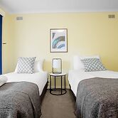 Spacious Comfortable Home in Wheelers Hill+pool