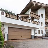 Quaint Apartment in Hainzenberg near Horbergbahn