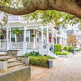 Spacious Apartment Downtown