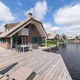 Giethoorn Villa With Modern Touch
