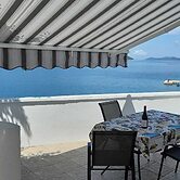 Apartment Located Directly on the Sea, With sea Views and Stunning Vie