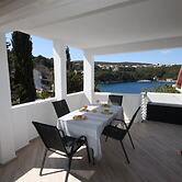 Apartment Located Directly on the Seaside, With Stunning Views and Sea