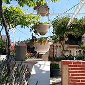 New And Completely Renovated Apartment 5-1