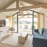 Ameland Lodge w/ Veranda